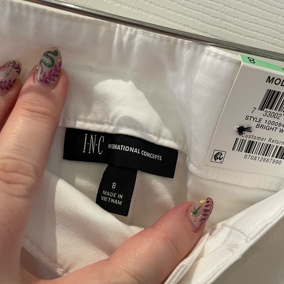 Woman’s wide leg white pants - Picture 3 of 4